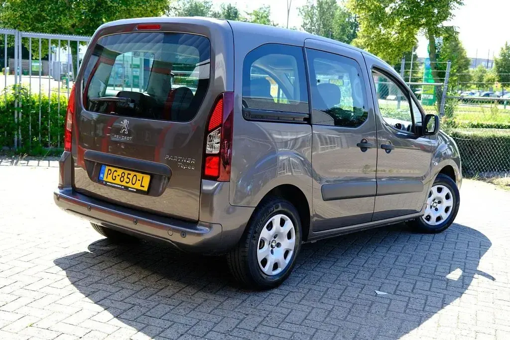 Gebraucht Peugeot TePee Active 99 PS (72 kW) 2017 Grau Van / Kleinbus