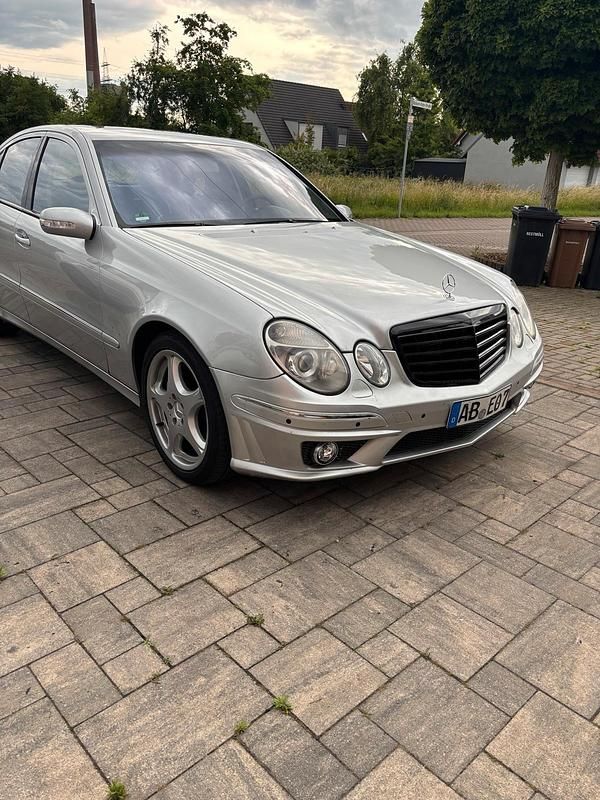 Silber Gebraucht 2002 Mercedes E500 Limousine | 4.900 € (Fairer Preis) - Bild 1/4
