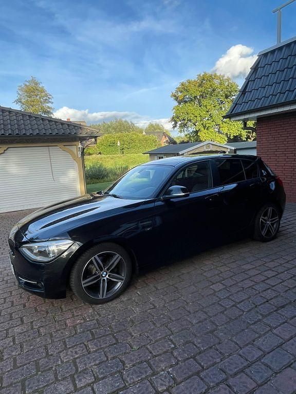 Schwarz Gebraucht 2012 BMW 118 Sport Line Kleinwagen | 6.499 € (Guter Preis) - Bild 1/4