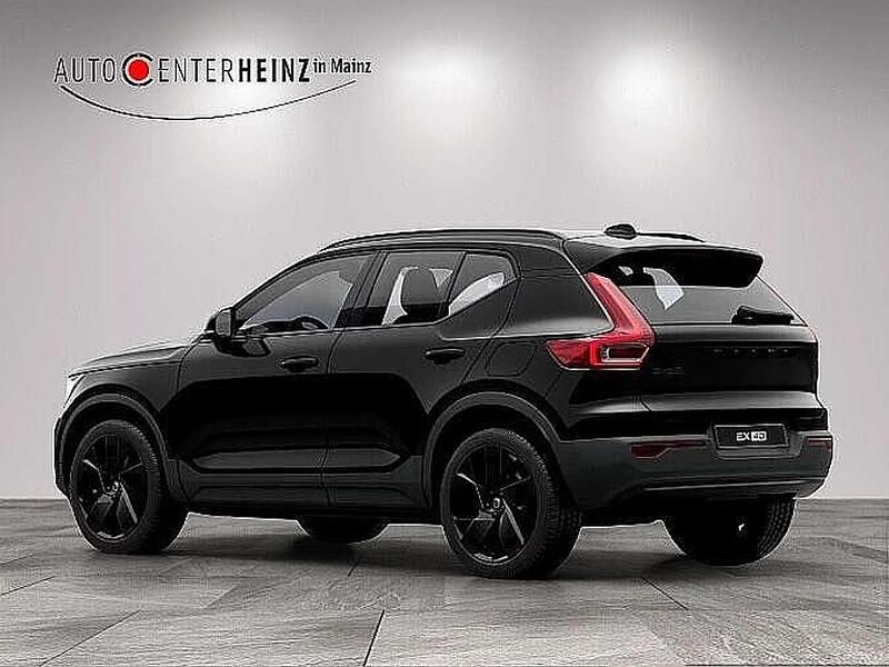 Neu Volvo XC40 Plus 163 PS (119 kW) 2025 Schwarz SUV