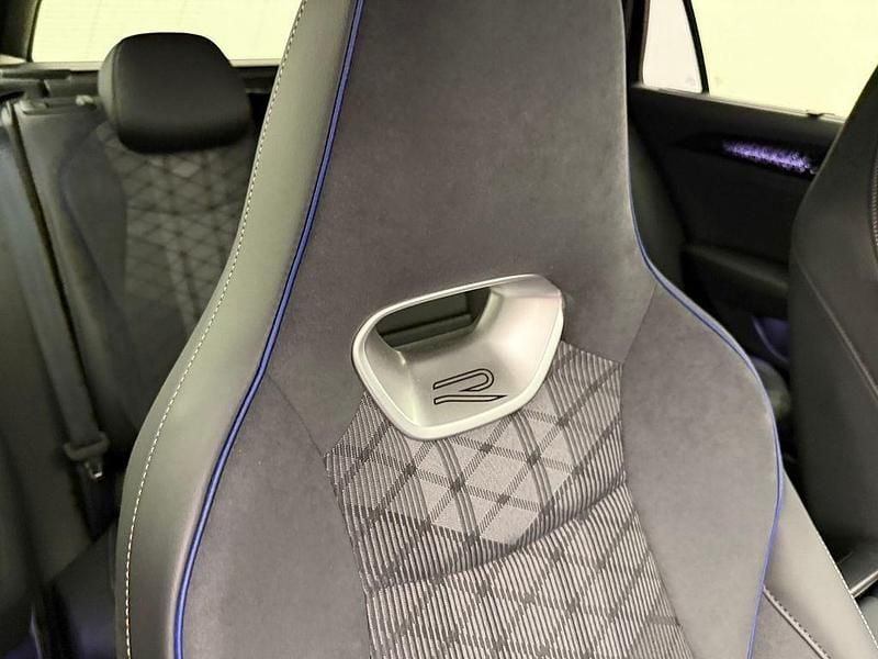 Gebraucht VW Passat R-line 272 PS (200 kW) 2025 Schwarz Kombi