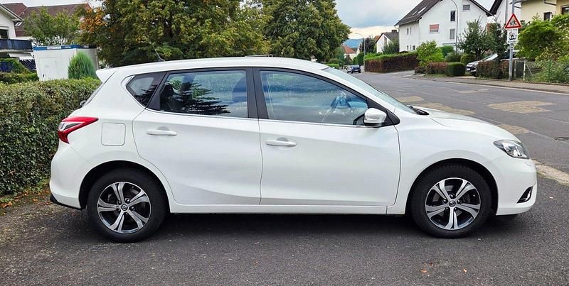 Gebraucht Nissan Pulsar Acenta 116 PS (85 kW) 2015 Weiß Kleinwagen