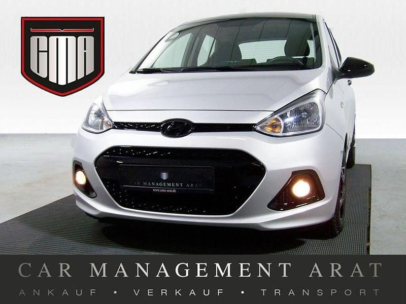 Silber Gebraucht 2016 Hyundai i10 Style Kleinwagen | 12.795 € (Teuer) - Bild 1/4