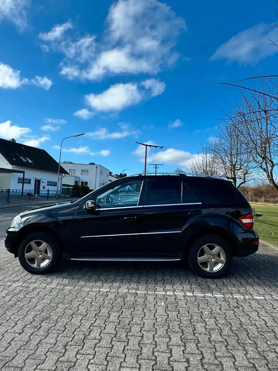 Gebraucht Mercedes ML350 Edition 231 PS (169 kW) 2011 Schwarz SUV
