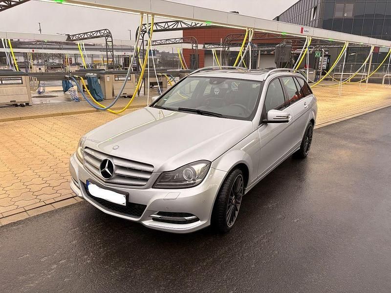 Silber Gebraucht 2013 Mercedes C250 Limousine | 6.750 € (Fairer Preis) - Bild 1/4