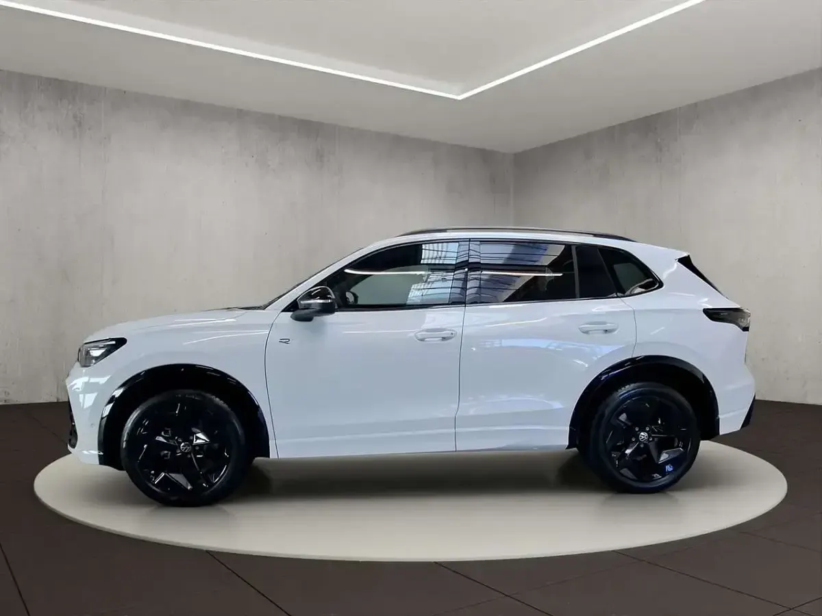 Neu VW Tiguan R-line 150 PS (110 kW) 2026 Pure white SUV