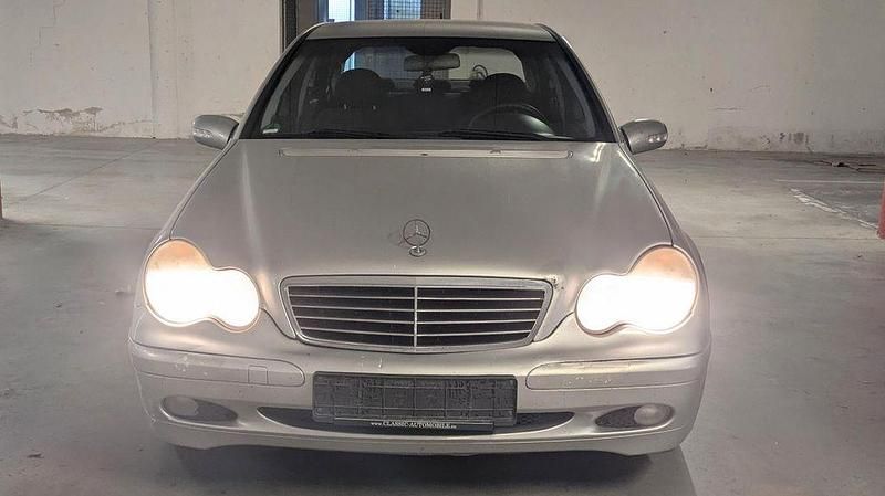 Gebraucht Mercedes C200 122 PS (89 kW) 2003 Silber Limousine