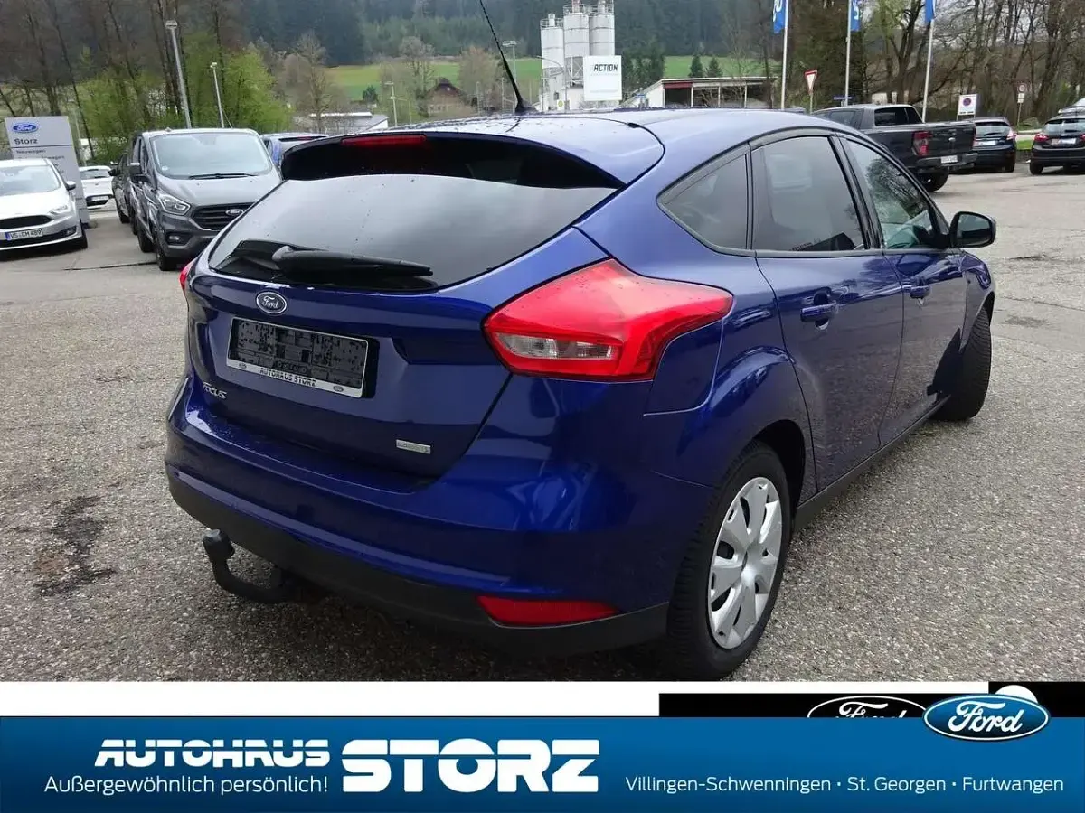 Gebraucht Ford Focus Trend 101 PS (74 kW) 2015 Indicblau Kombi