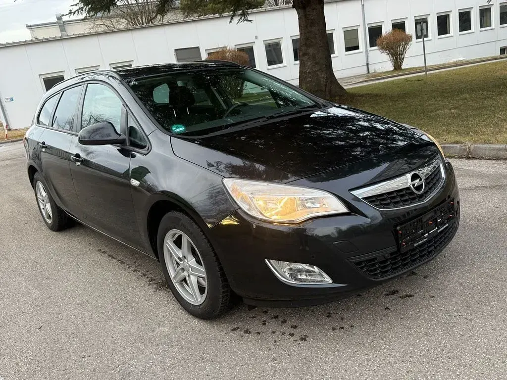 Gebraucht Opel Astra Design Edition 110 PS (80 kW) 2012 Schwarz Kombi