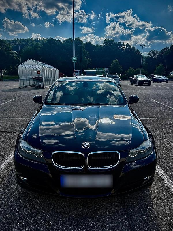Schwarz Gebraucht 2011 BMW 320 Limousine | 7.000 € (Fairer Preis) - Bild 1/4