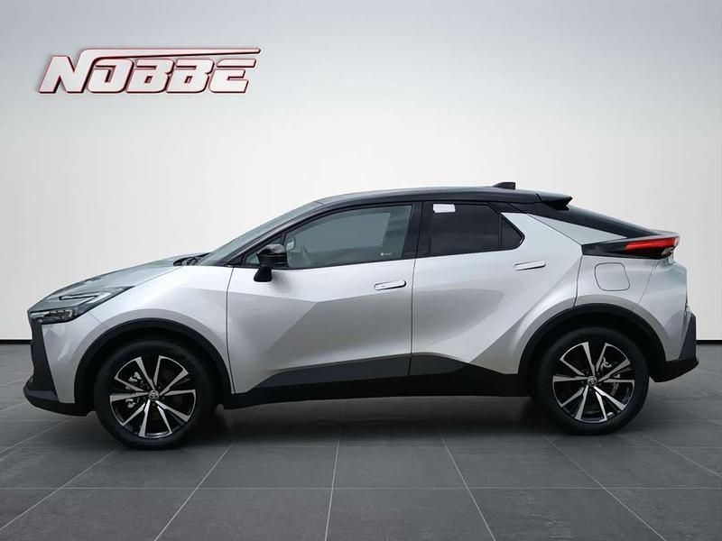 Neu Toyota C-HR 223 PS (164 kW) 2025 Shimmering silver metallic/sch SUV