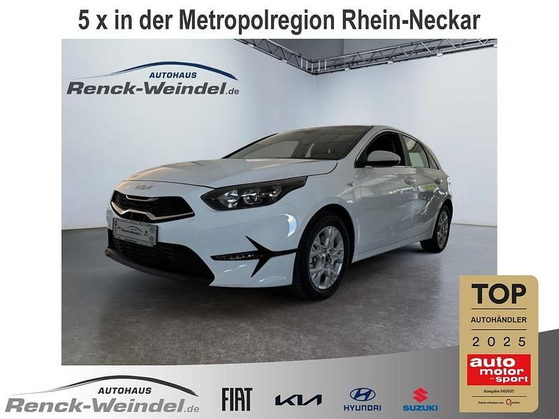 Weiss Gebraucht 2024 Kia Ceed Vision Limousine | 20.289 € (Fairer Preis) - Bild 1/4