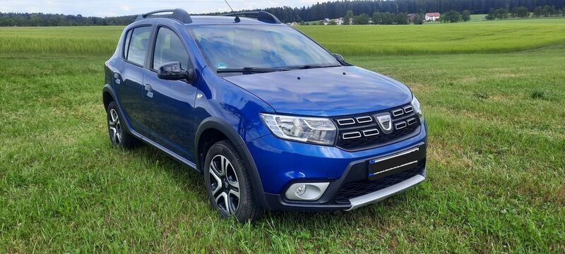 Blau Gebraucht 2020 Dacia Sandero Celebration Kleinwagen | 10.700 € (Guter Preis) - Bild 1/4