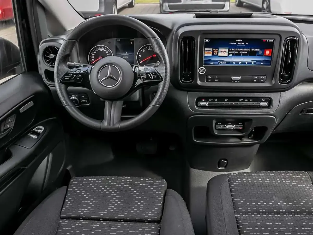 Gebraucht Mercedes Vito 163 PS (119 kW) 2025 Schwarz Van