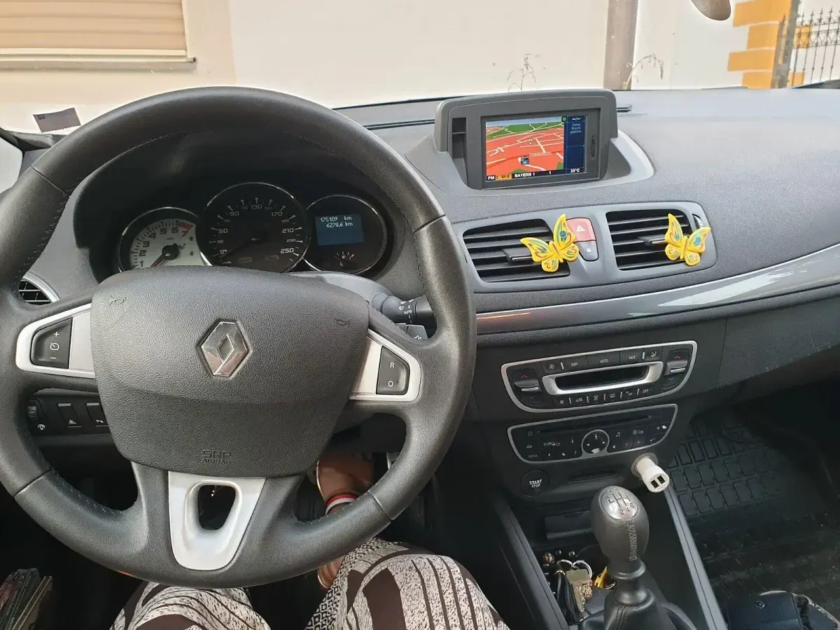 Gebraucht Renault Mégane GrandTour Luxe 131 PS (96 kW) 2011 Schwarz Kombi