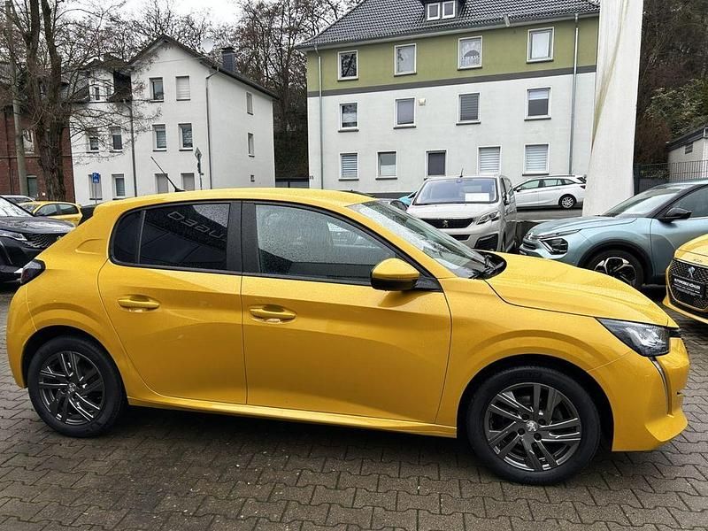 Gebraucht Peugeot 208 Active 75 PS (55 kW) 2021 Gelb Kleinwagen
