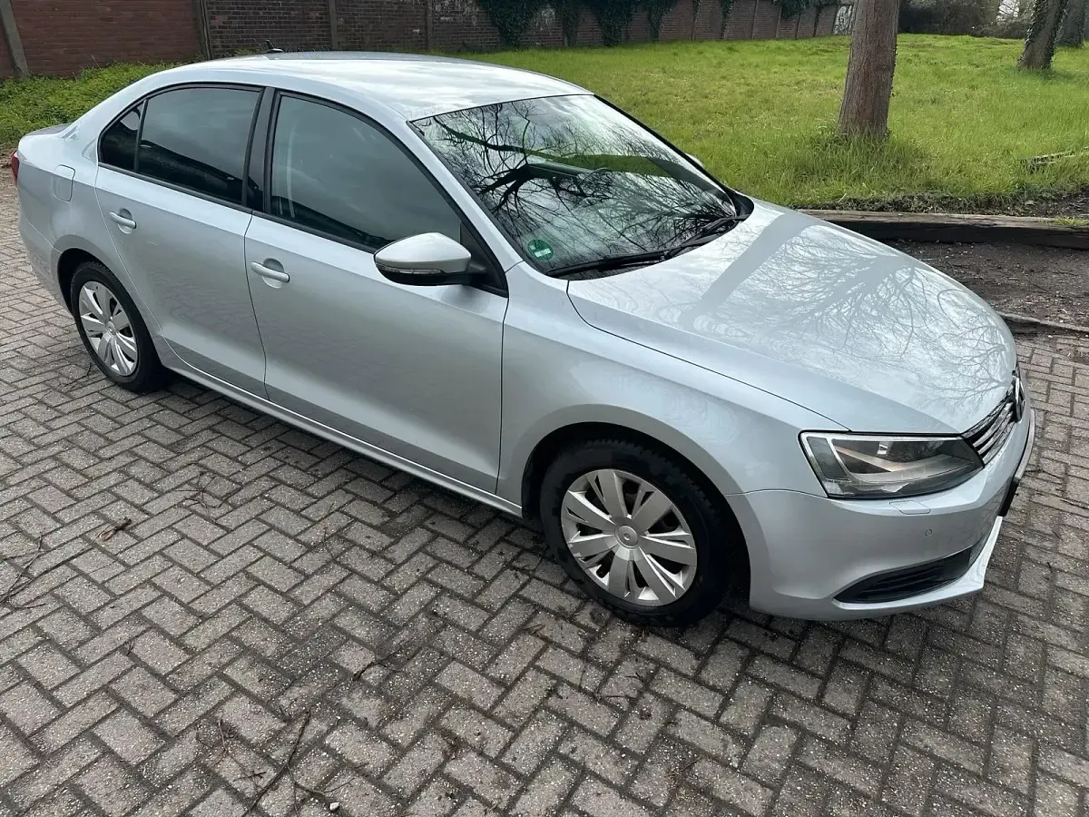 Second-hand VW Jetta 105 CP (77 kW) 2012 Gri Berlinǎ