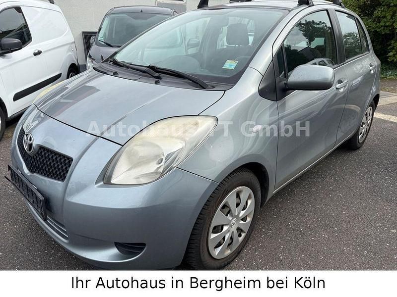 Grau Gebraucht 2007 Toyota Yaris Limousine | 3.950 € (Fairer Preis) - Bild 1/4