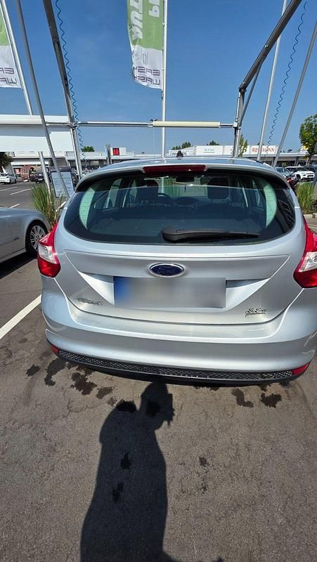 Gebraucht Ford Focus Titanium 125 PS (91 kW) 2014 Silber Limousine