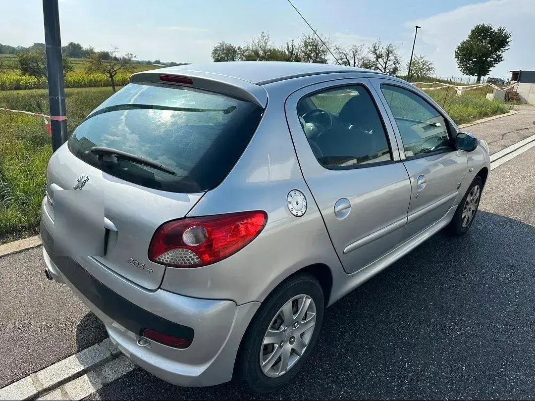 Gebraucht Peugeot 206+ 70 PS (51 kW) 2012 Grau Kleinwagen