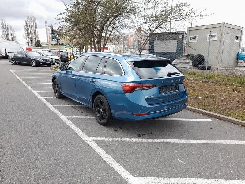 Gebraucht Skoda Octavia First Edition 204 PS (150 kW) 2021 Blau Kombi