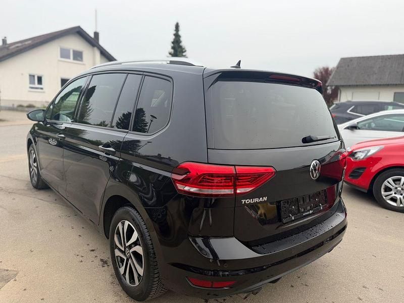 Gebraucht VW Touran Active 150 PS (110 kW) 2021 Schwarz Van / Kleinbus