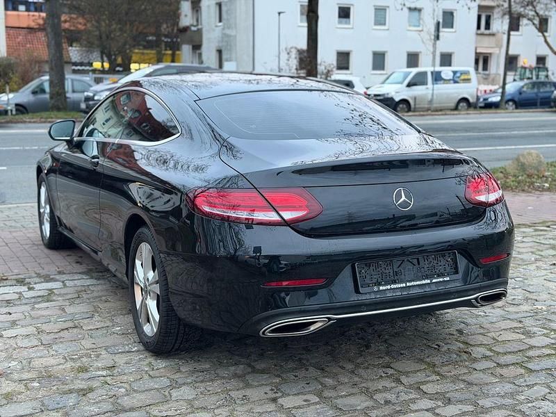 Gebraucht Mercedes C180 156 PS (114 kW) 2018 Schwarz Coupé