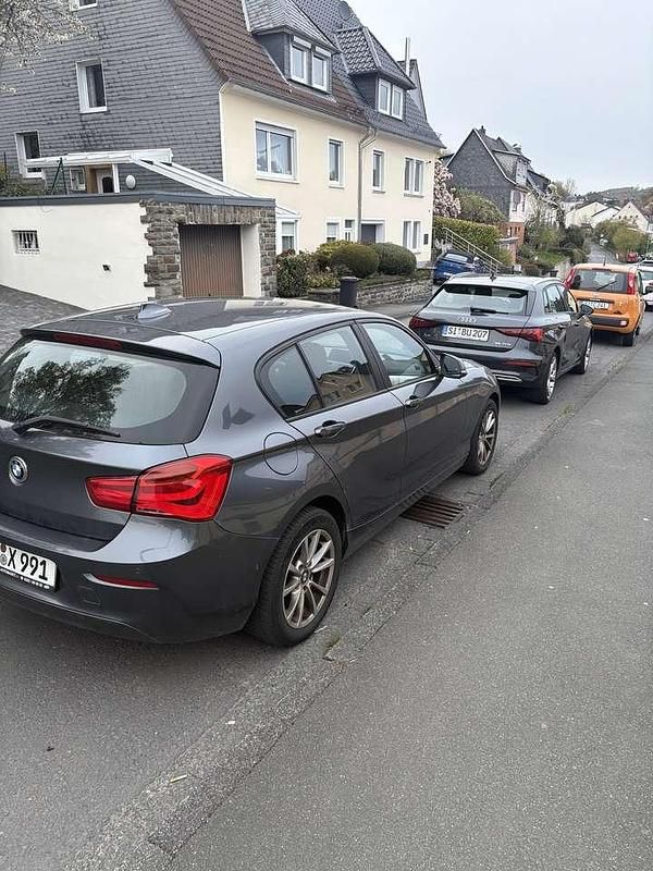 Gebraucht BMW 120 Advantage 177 PS (130 kW) 2015 Grau Kleinwagen