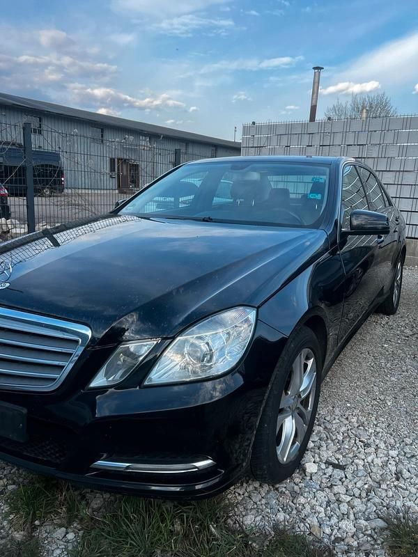 Gebraucht Mercedes E200 136 PS (100 kW) 2011 Limousine