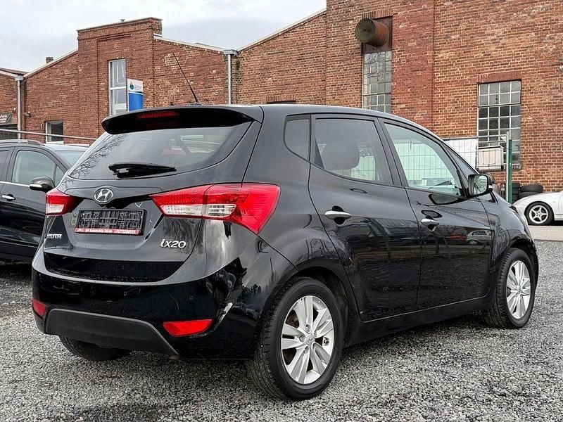 Gebraucht Hyundai ix20 125 PS (91 kW) 2014 Schwarz Kleinwagen