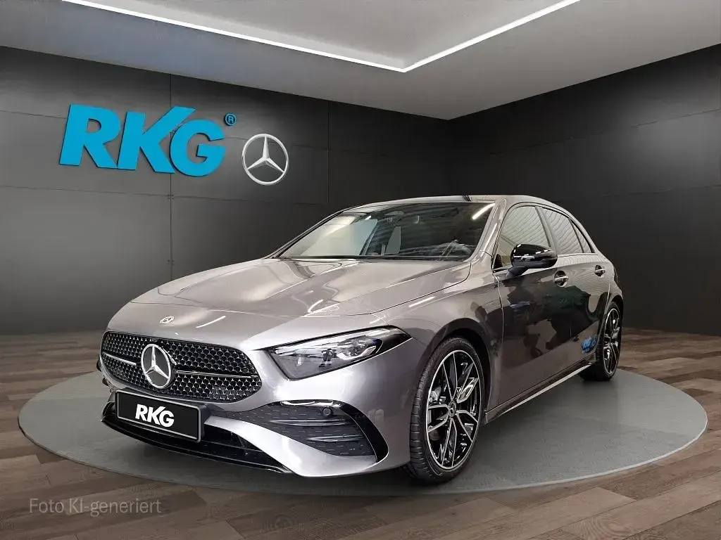 Gebraucht Mercedes A200 AMG 164 PS (120 kW) 2026 Grau Limousine
