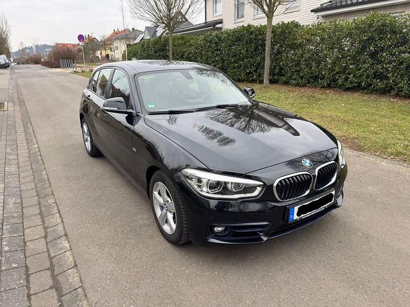 Schwarz Gebraucht 2016 BMW 118 Sport Line Kleinwagen | 12.800 € (Fairer Preis) - Bild 1/4
