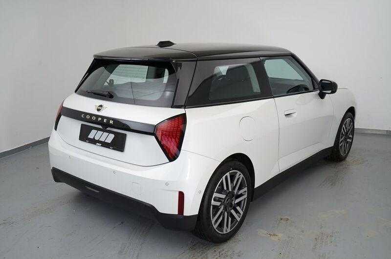 Second-hand Mini Cooper 135 kW (184 CP) 2025 Alb Hatchback