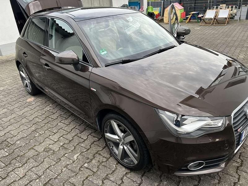 Braun Gebraucht 2012 Audi A1 Sportback Ambition Kleinwagen | 7.800 € (Guter Preis) - Bild 1/4