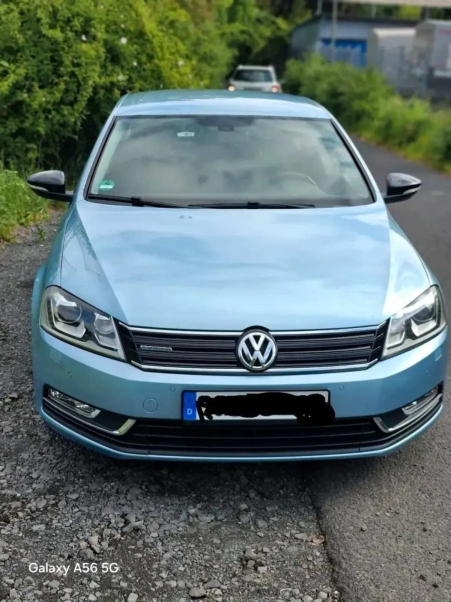Gebraucht VW Passat 105 PS (77 kW) 2012 Blau Limousine