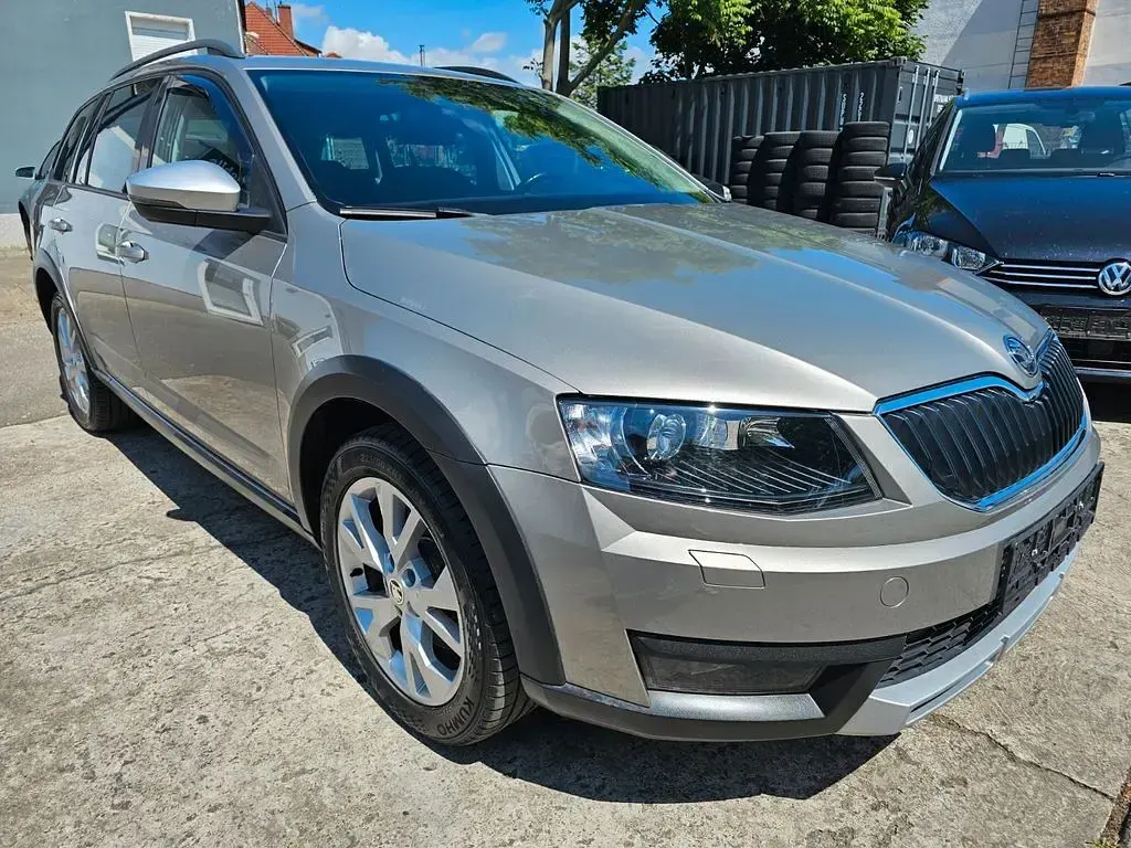 Gebraucht Skoda Octavia Scout 4x4 184 PS (135 kW) 2017 Beige Kombi