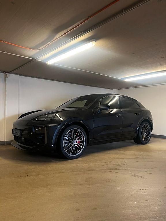 Neu Porsche Macan Turbo 469 kW (639 PS) 2026 Schwarz SUV