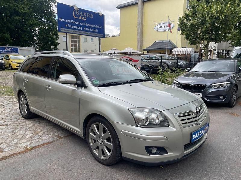 Silber Gebraucht 2008 Toyota Avensis Travel Kombi | 5.490 € (Teuer) - Bild 1/4