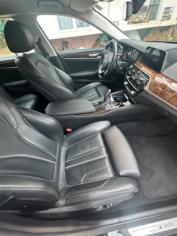 Gebraucht BMW 520 190 PS (139 kW) 2020 Schwarz Kombi