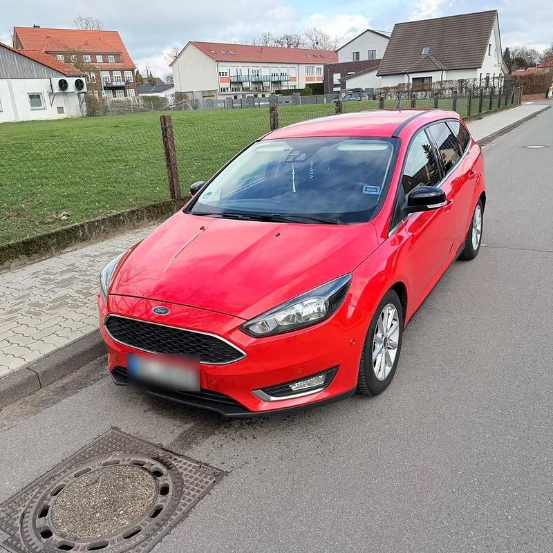 Gebraucht Ford Focus Titanium 120 PS (88 kW) 2018 Rot Kombi