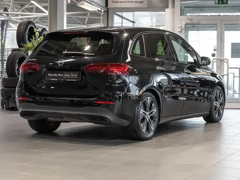 Gebraucht Mercedes B200 Progressive 163 PS (119 kW) 2025 Schwarz Van / Kleinbus
