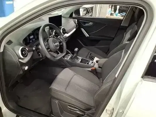 Używany Audi Q2 Advanced 116 KM (85 kW) 2025 Srebrny SUV