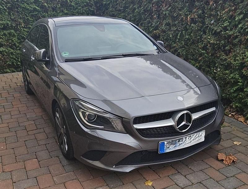 Grau Gebraucht 2016 Mercedes CLA180 Shooting Brake Kombi | 16.500 € (Fairer Preis) - Bild 1/4