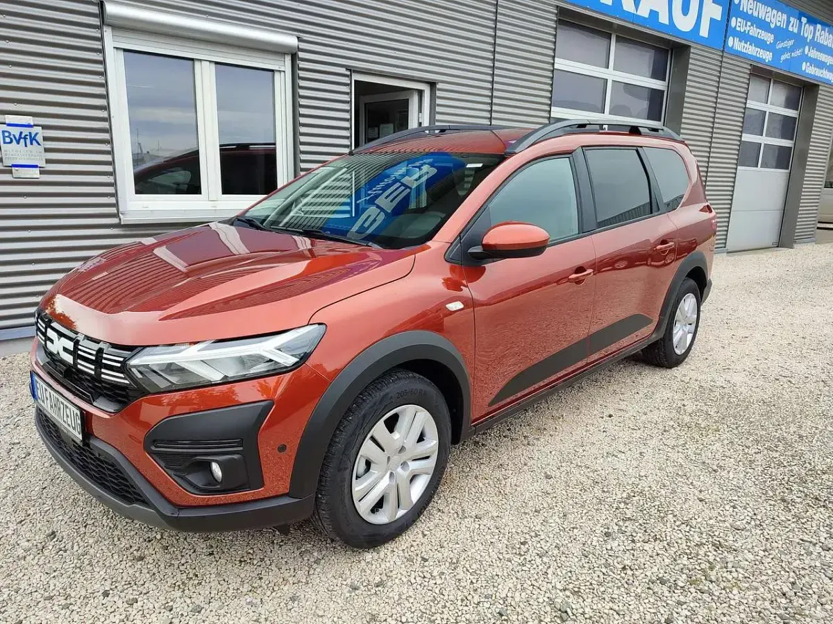 Gebraucht Dacia Jogger Expression 110 PS (80 kW) 2024 Terrakottabraun Van / Kleinbus