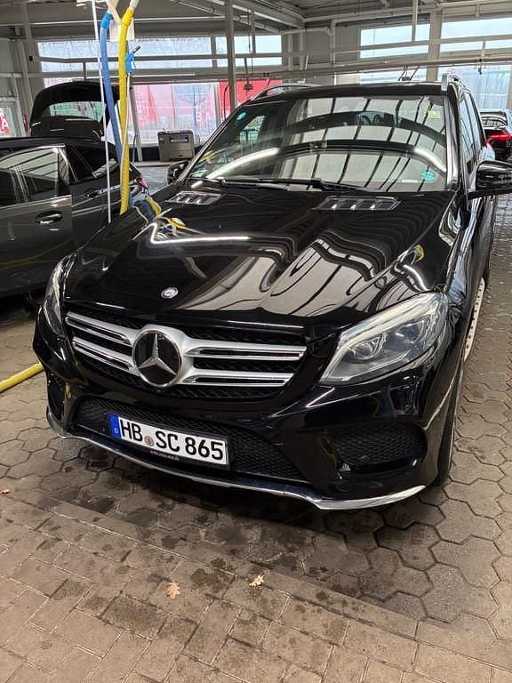 Schwarz Gebraucht 2016 Mercedes GLE400 AMG line SUV | 22.999 € (Fairer Preis) - Bild 1/4