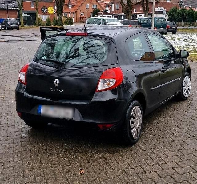 Schwarz Gebraucht 2012 Renault Clio IV Kleinwagen | 2.100 € (Guter Preis) - Bild 1/4