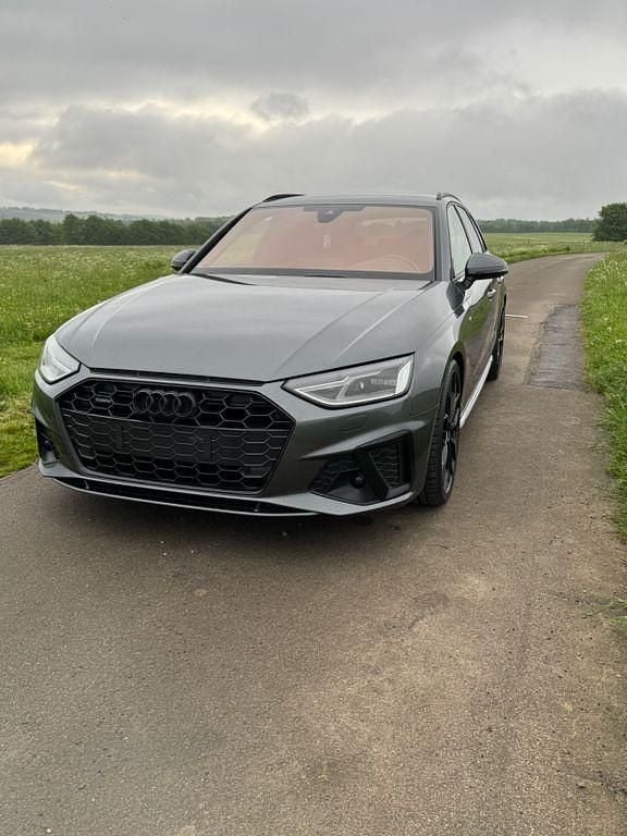 Gebraucht Audi A4 S-Line 190 PS (139 kW) 2020 Grau Kombi