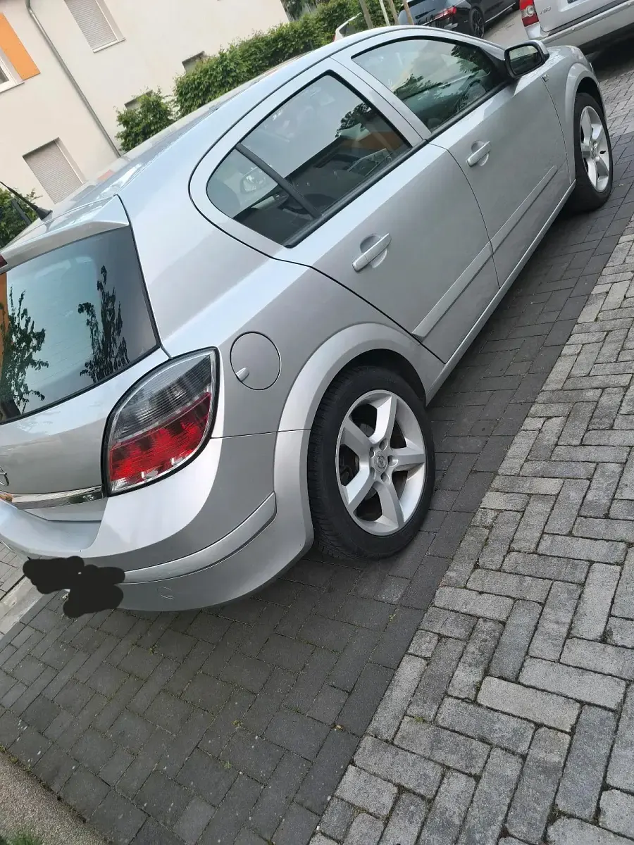 Używany Opel Astra 116 KM (85 kW) 2007 Srebrny Hatchback