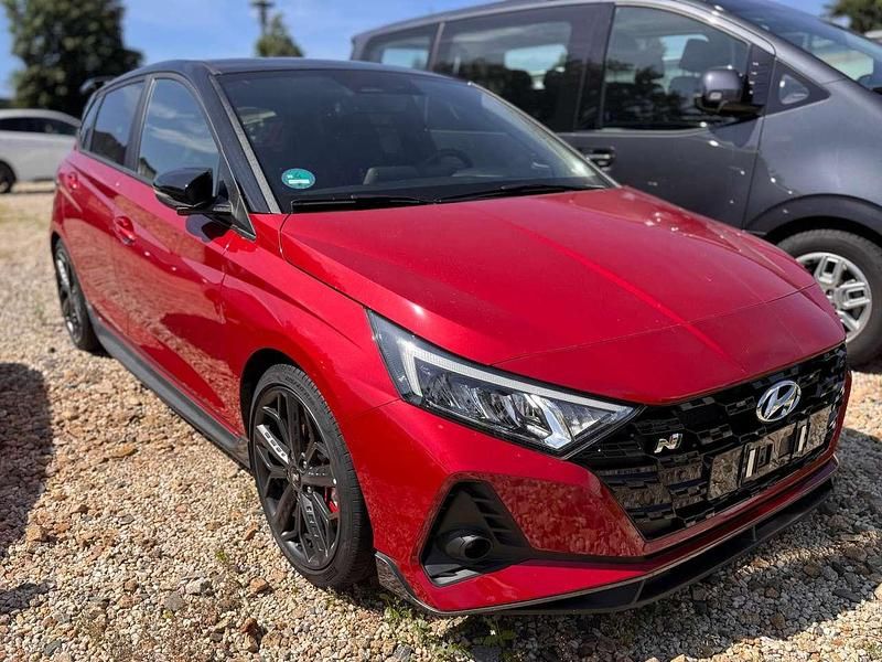 Dragon red / dach schwarz Gebraucht 2023 Hyundai i20 N Performance Kleinwagen | 24.990 € (Etwas zu teuer) - Bild 1/4