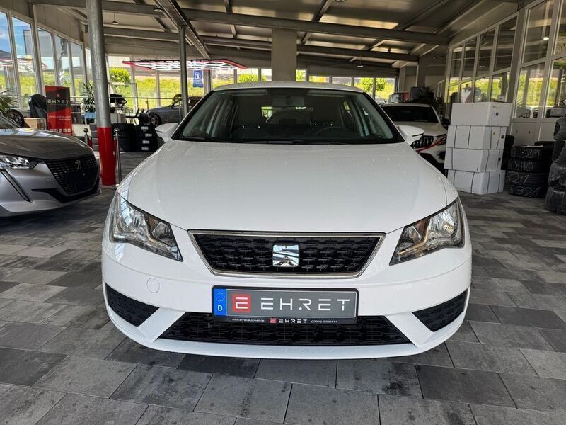 Weiß Gebraucht 2018 Seat Leon Reference Limousine | 11.980 € (Fairer Preis) - Bild 1/4